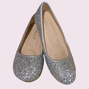 MELLY NEW LOVER Ladies 6 Silver Sparkling Shimmering Holiday Ready Flats NEW